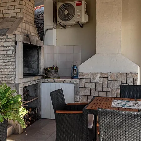 2 Bedroom Stunning In *