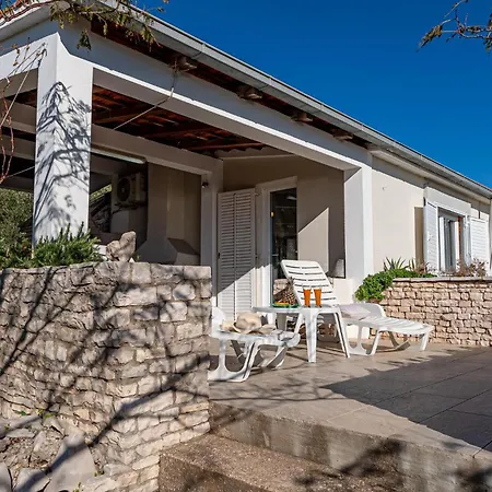 2 Bedroom Stunning In *